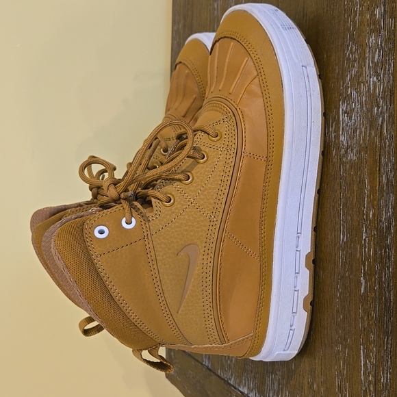 Nike Boots Size 4 - Picture 5 of 8